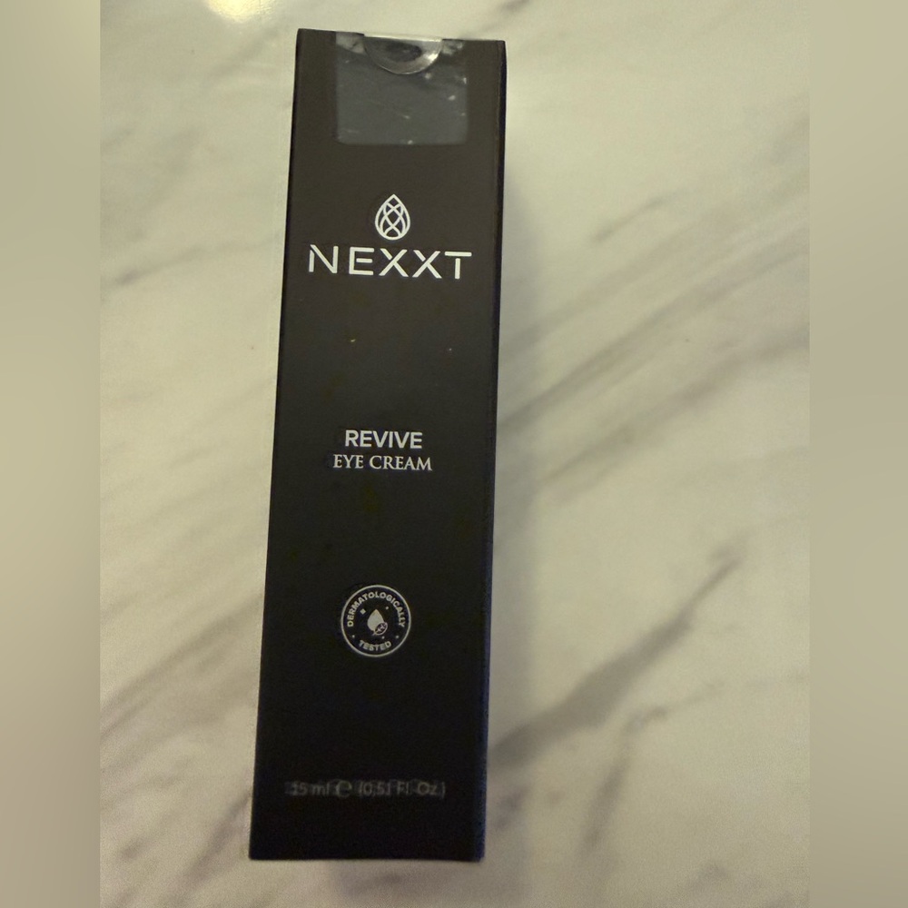 BUNDLE Nexxt Vitamin C Serum, Lip Plumper&Mask, Revive Eye Cream & Retinol Serum - Picture 9 of 10